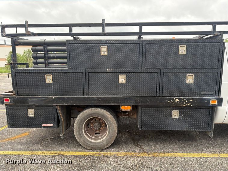 image for item DQ7830 2012 Ford F350 Super Duty flatbed pickup truck