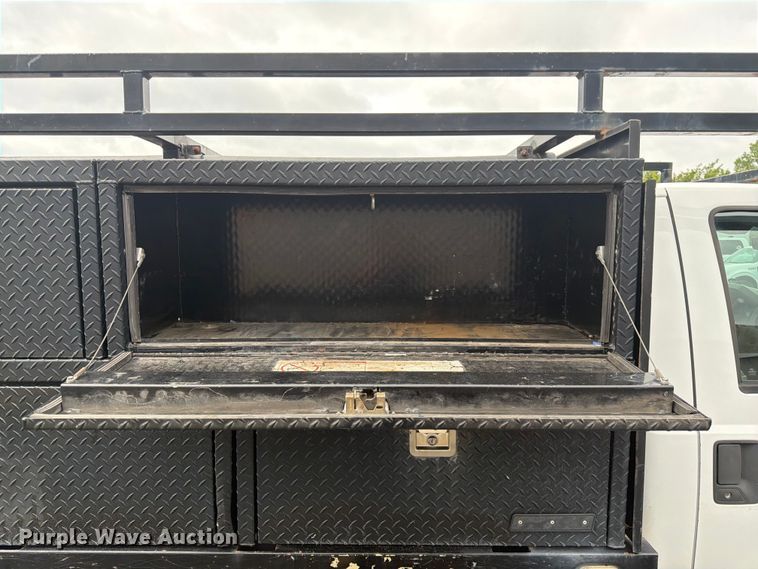 image for item DQ7830 2012 Ford F350 Super Duty flatbed pickup truck