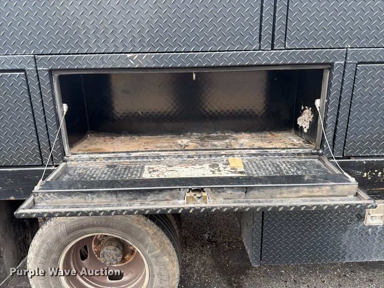 image for item DQ7830 2012 Ford F350 Super Duty flatbed pickup truck