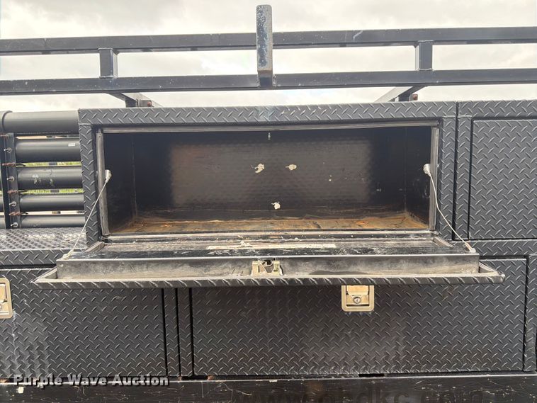 image for item DQ7830 2012 Ford F350 Super Duty flatbed pickup truck