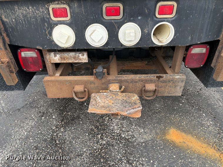 image for item DQ7830 2012 Ford F350 Super Duty flatbed pickup truck