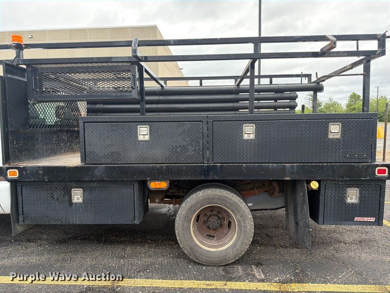 image for item DQ7830 2012 Ford F350 Super Duty flatbed pickup truck
