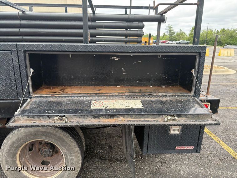 image for item DQ7830 2012 Ford F350 Super Duty flatbed pickup truck