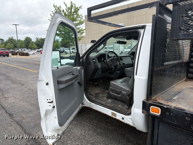 image for item DQ7830 2012 Ford F350 Super Duty flatbed pickup truck