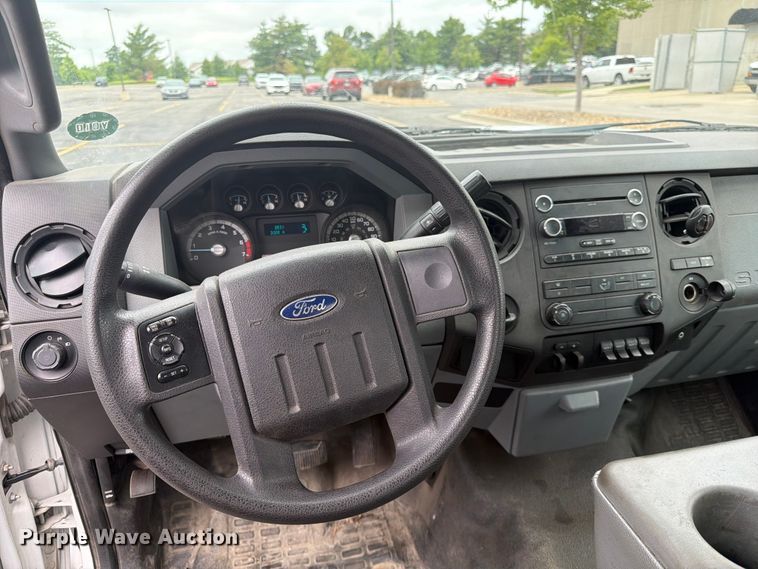image for item DQ7830 2012 Ford F350 Super Duty flatbed pickup truck