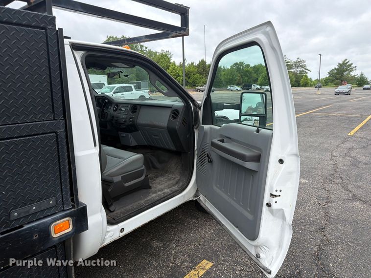 image for item DQ7830 2012 Ford F350 Super Duty flatbed pickup truck