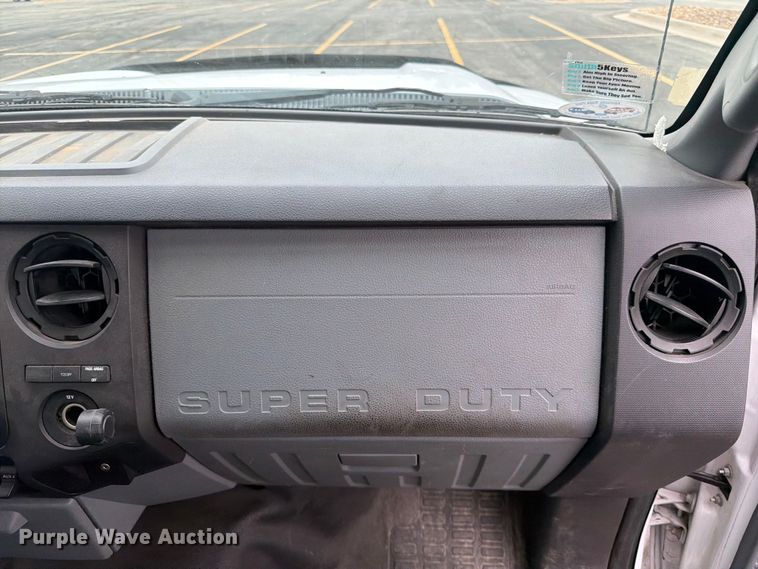 image for item DQ7830 2012 Ford F350 Super Duty flatbed pickup truck