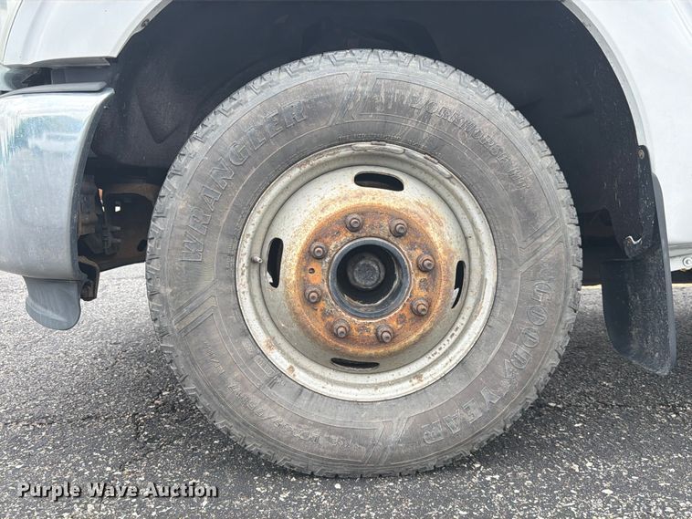 image for item DQ7830 2012 Ford F350 Super Duty flatbed pickup truck