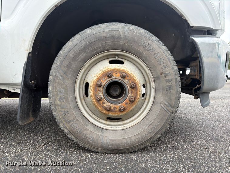 image for item DQ7830 2012 Ford F350 Super Duty flatbed pickup truck
