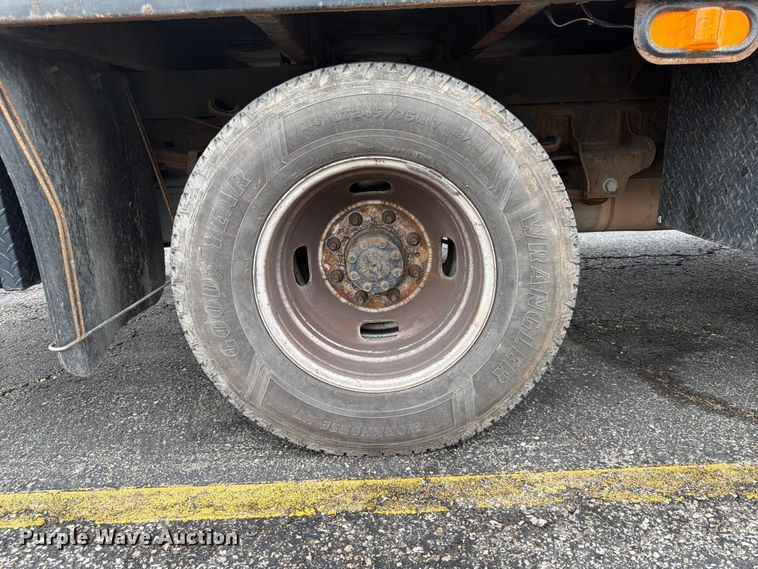 image for item DQ7830 2012 Ford F350 Super Duty flatbed pickup truck