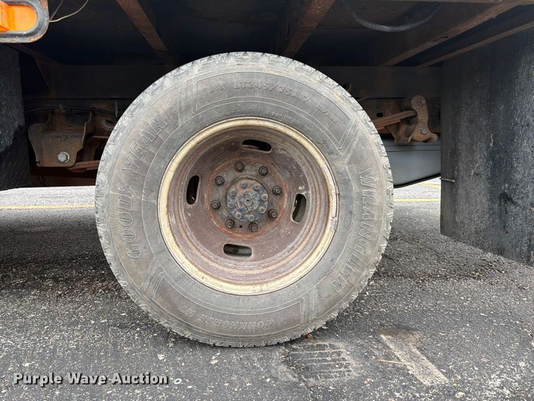 image for item DQ7830 2012 Ford F350 Super Duty flatbed pickup truck