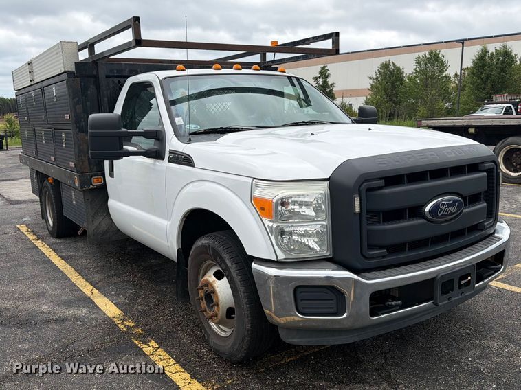 image for item DQ7831 2012 Ford F350 Super Duty flatbed pickup truck