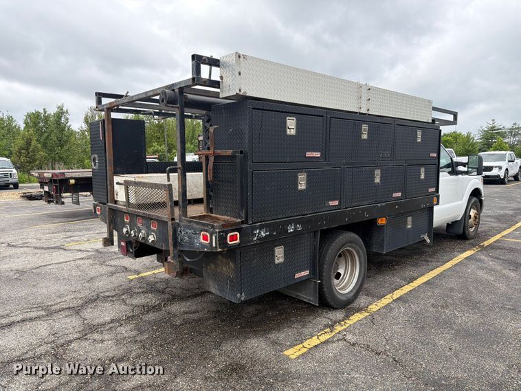 image for item DQ7831 2012 Ford F350 Super Duty flatbed pickup truck