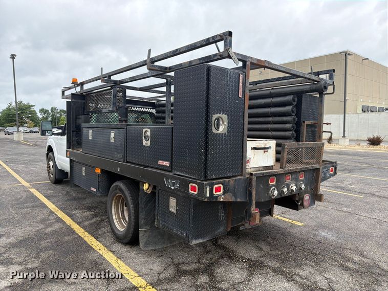image for item DQ7831 2012 Ford F350 Super Duty flatbed pickup truck