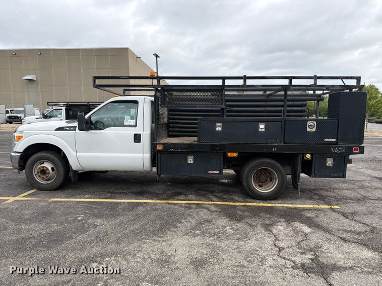 image for item DQ7831 2012 Ford F350 Super Duty flatbed pickup truck