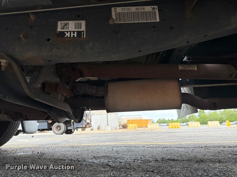 image for item DQ7831 2012 Ford F350 Super Duty flatbed pickup truck