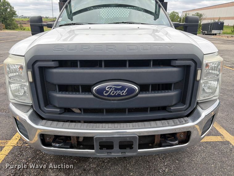 image for item DQ7831 2012 Ford F350 Super Duty flatbed pickup truck