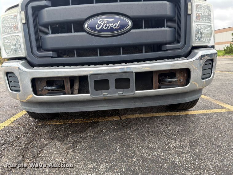image for item DQ7831 2012 Ford F350 Super Duty flatbed pickup truck
