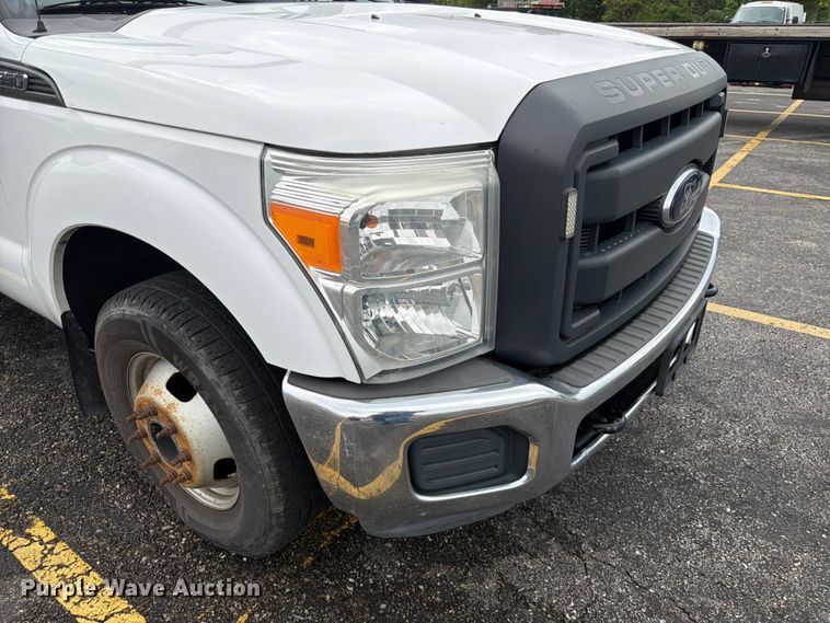 image for item DQ7831 2012 Ford F350 Super Duty flatbed pickup truck