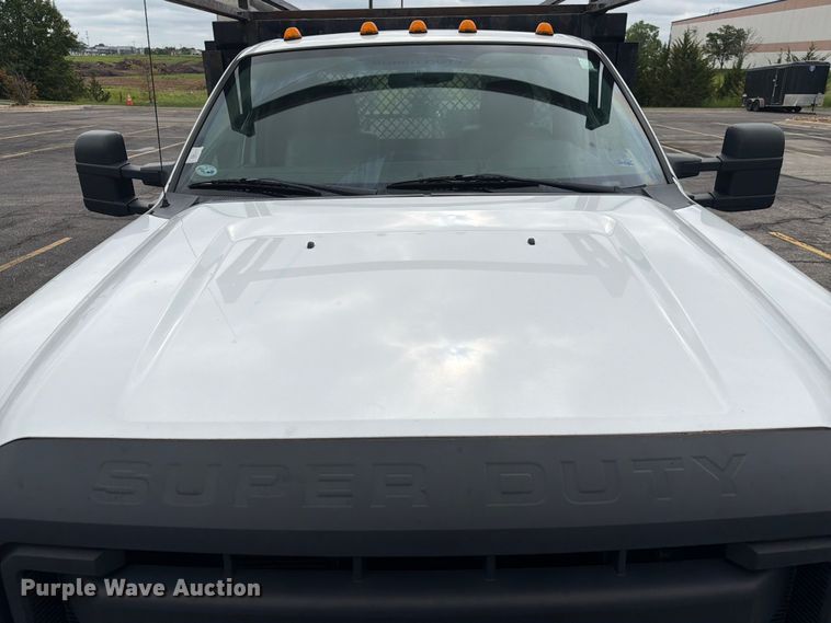 image for item DQ7831 2012 Ford F350 Super Duty flatbed pickup truck
