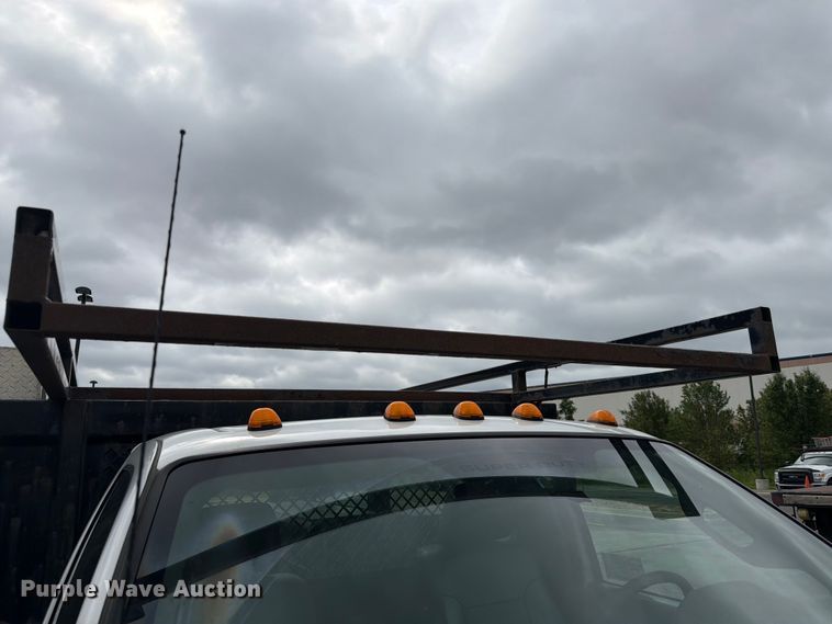 image for item DQ7831 2012 Ford F350 Super Duty flatbed pickup truck
