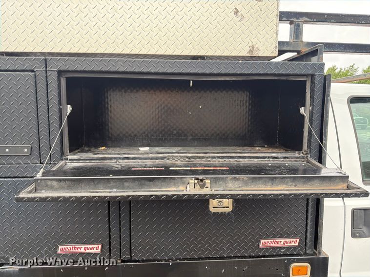 image for item DQ7831 2012 Ford F350 Super Duty flatbed pickup truck