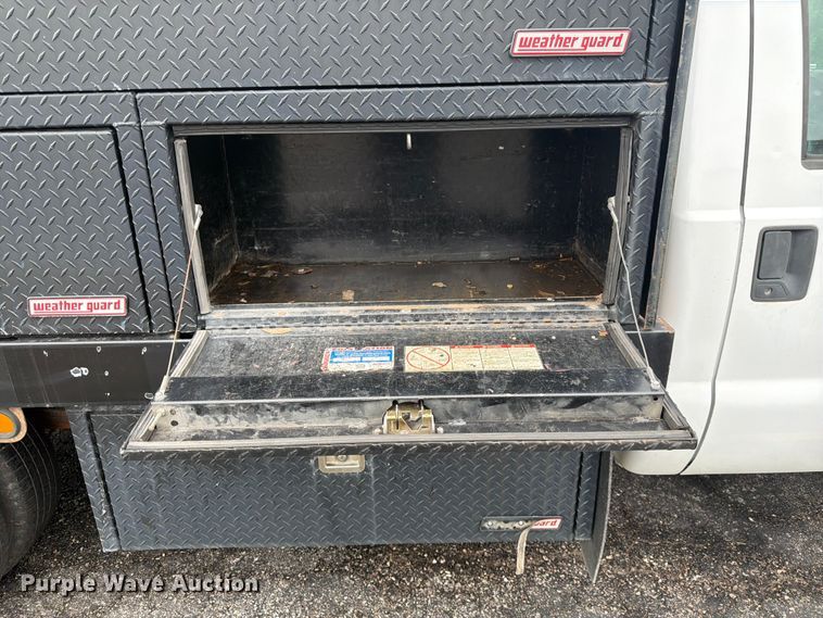 image for item DQ7831 2012 Ford F350 Super Duty flatbed pickup truck