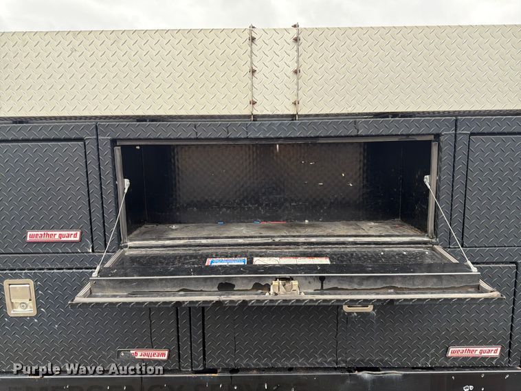 image for item DQ7831 2012 Ford F350 Super Duty flatbed pickup truck