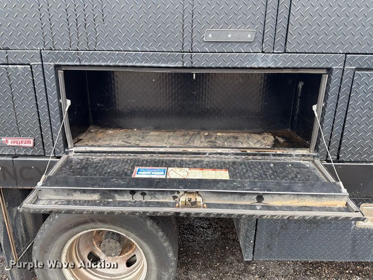 image for item DQ7831 2012 Ford F350 Super Duty flatbed pickup truck