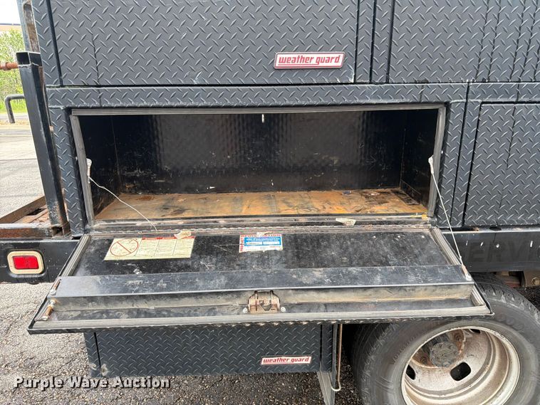 image for item DQ7831 2012 Ford F350 Super Duty flatbed pickup truck