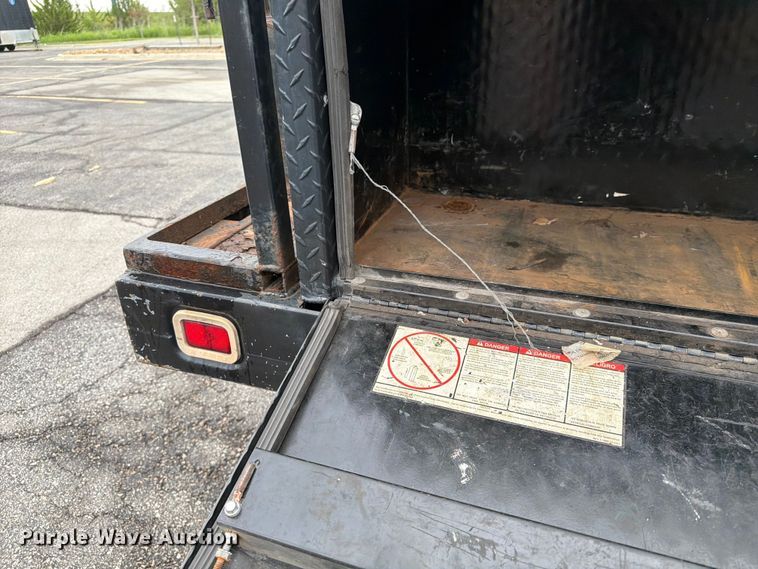 image for item DQ7831 2012 Ford F350 Super Duty flatbed pickup truck