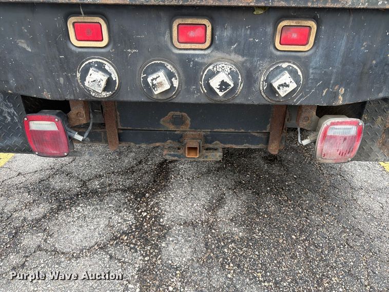 image for item DQ7831 2012 Ford F350 Super Duty flatbed pickup truck