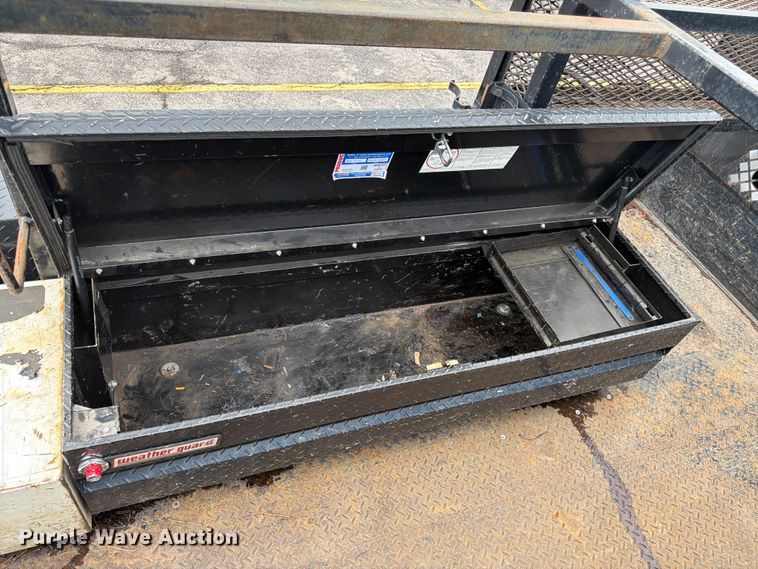 image for item DQ7831 2012 Ford F350 Super Duty flatbed pickup truck