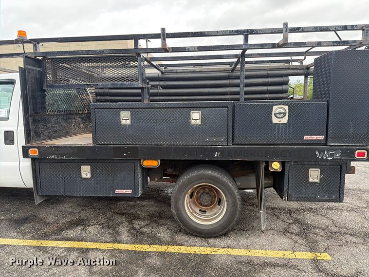 image for item DQ7831 2012 Ford F350 Super Duty flatbed pickup truck