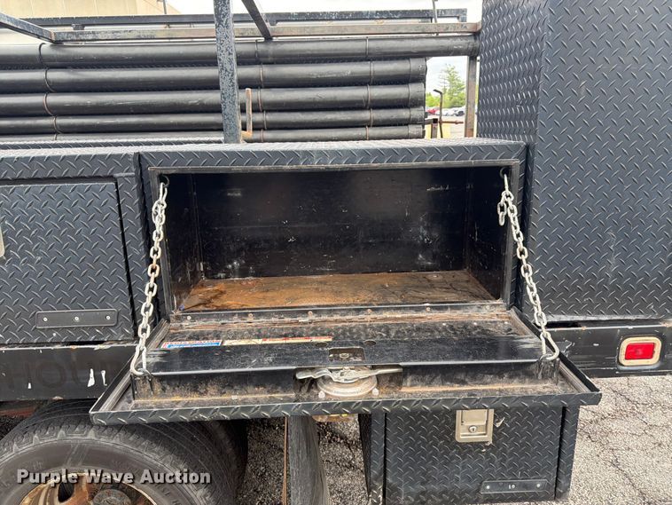 image for item DQ7831 2012 Ford F350 Super Duty flatbed pickup truck