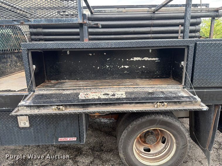 image for item DQ7831 2012 Ford F350 Super Duty flatbed pickup truck