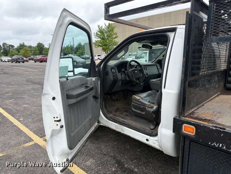 image for item DQ7831 2012 Ford F350 Super Duty flatbed pickup truck