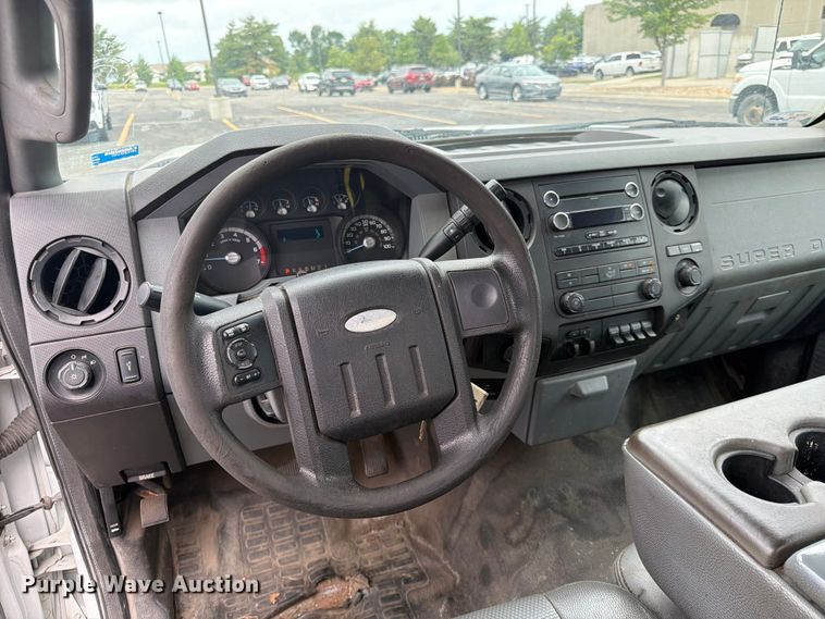 image for item DQ7831 2012 Ford F350 Super Duty flatbed pickup truck