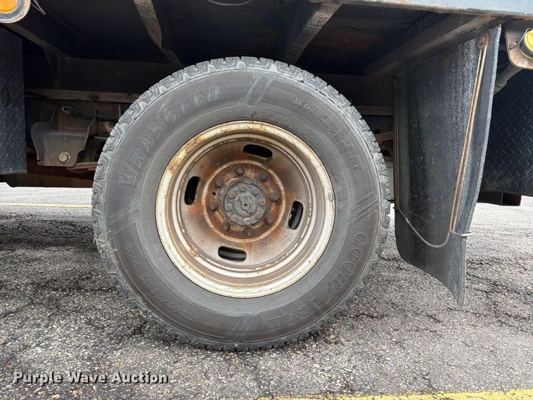 image for item DQ7831 2012 Ford F350 Super Duty flatbed pickup truck