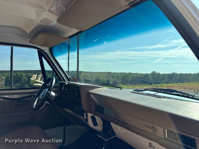 image for item DU6269 1985 Chevrolet K10 pickup truck