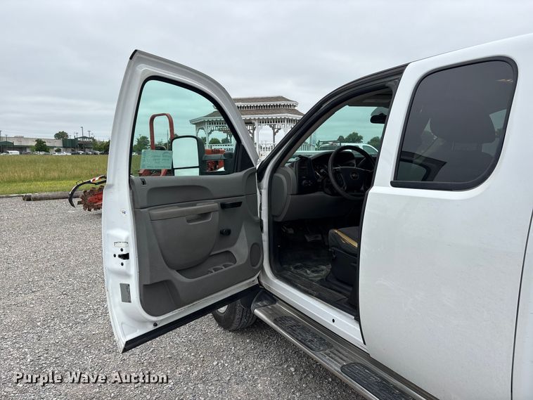 image for item DV4368 2013 Chevrolet Silverado 2500HD Ext. Cab utility bed pickup truck