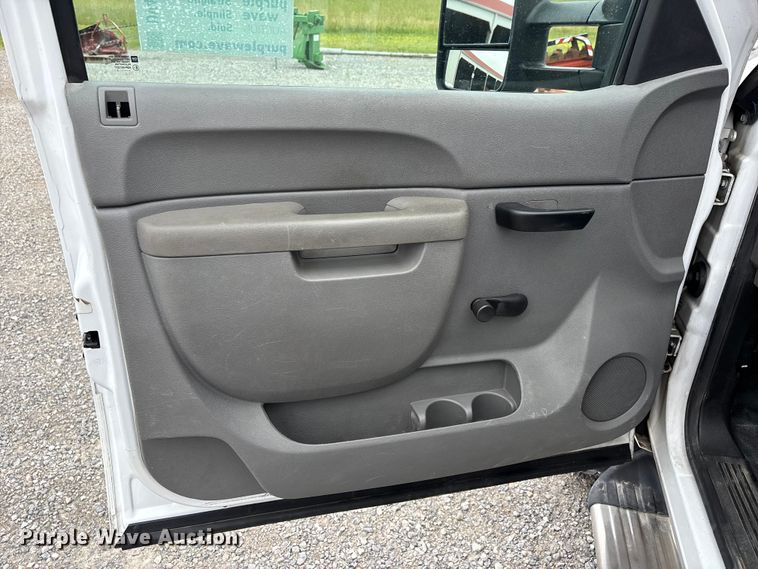 image for item DV4368 2013 Chevrolet Silverado 2500HD Ext. Cab utility bed pickup truck