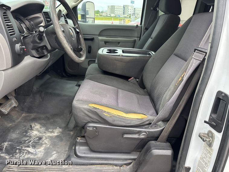 image for item DV4368 2013 Chevrolet Silverado 2500HD Ext. Cab utility bed pickup truck