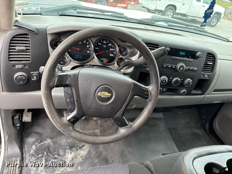 image for item DV4368 2013 Chevrolet Silverado 2500HD Ext. Cab utility bed pickup truck