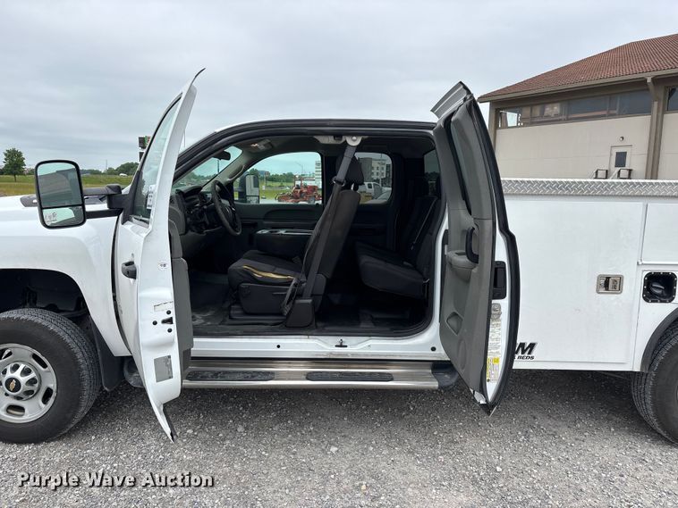 image for item DV4368 2013 Chevrolet Silverado 2500HD Ext. Cab utility bed pickup truck