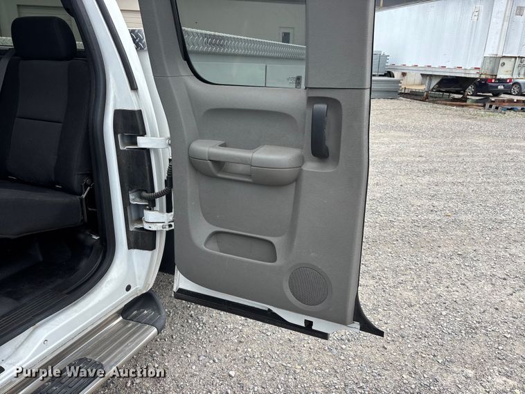 image for item DV4368 2013 Chevrolet Silverado 2500HD Ext. Cab utility bed pickup truck