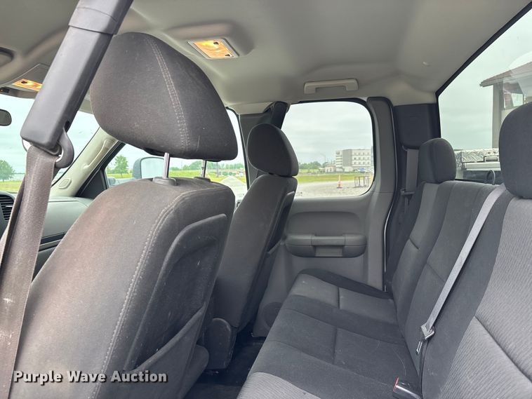 image for item DV4368 2013 Chevrolet Silverado 2500HD Ext. Cab utility bed pickup truck