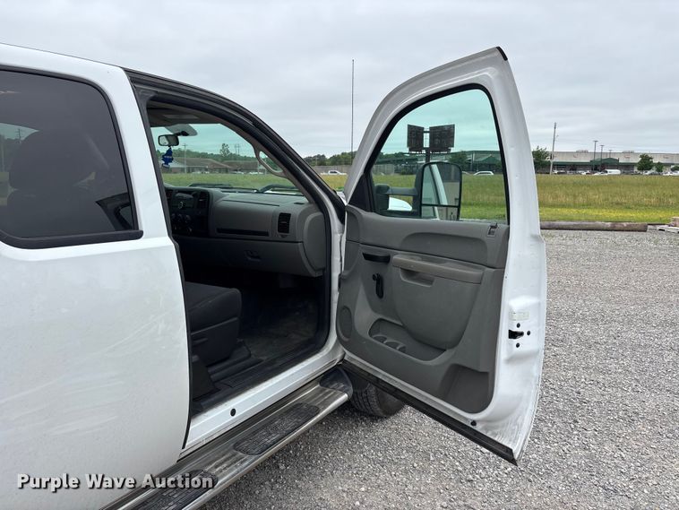image for item DV4368 2013 Chevrolet Silverado 2500HD Ext. Cab utility bed pickup truck