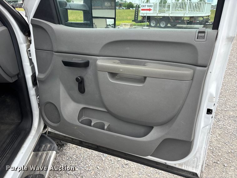 image for item DV4368 2013 Chevrolet Silverado 2500HD Ext. Cab utility bed pickup truck