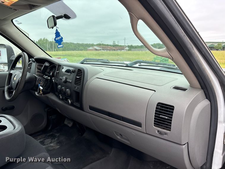 image for item DV4368 2013 Chevrolet Silverado 2500HD Ext. Cab utility bed pickup truck